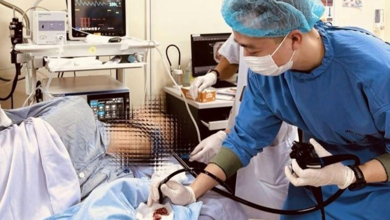 Khối u của bệnh nhân được các bác sĩ loại bỏ sau can thiệp nội soi hiện đại (Ảnh: BVCC)