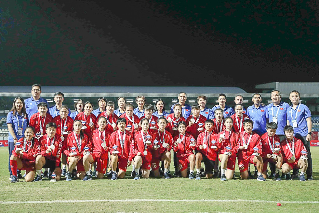 Đội tuyển Bóng đá nữ Quốc gia Việt Nam giành Huy chương bạc tại SEA Games 33 (Ảnh: VFF)