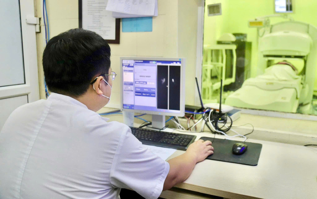 Những đóng góp của đội ngũ vật lý y khoa đã giúp đỡ bệnh K phát triển hiệu quả nhiều kỹ thuật tiên tiến như IMRT, VMAT, SBRT, PET/CT, SPECT/CT…(Ảnh BVCC)