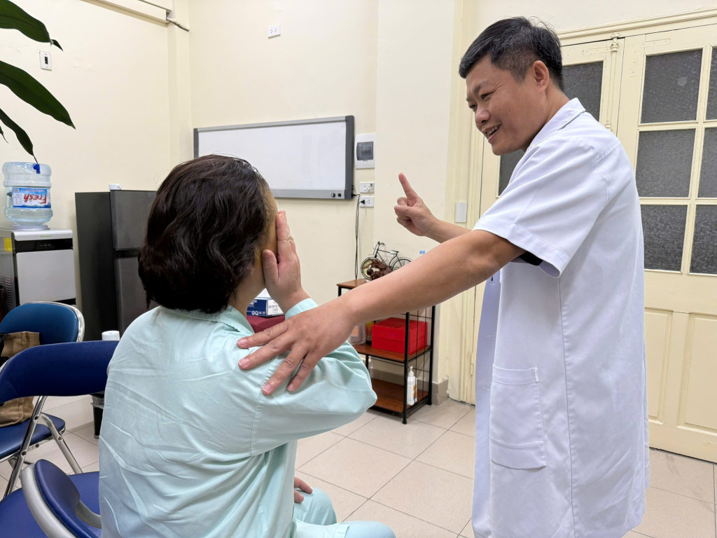 BHYT bổ sung thực hiện trên cơ sở người đã tham gia BHYT bắt buộc và tự nguyện tham gia BHYT bổ sung. (Ảnh: VGP/HM)