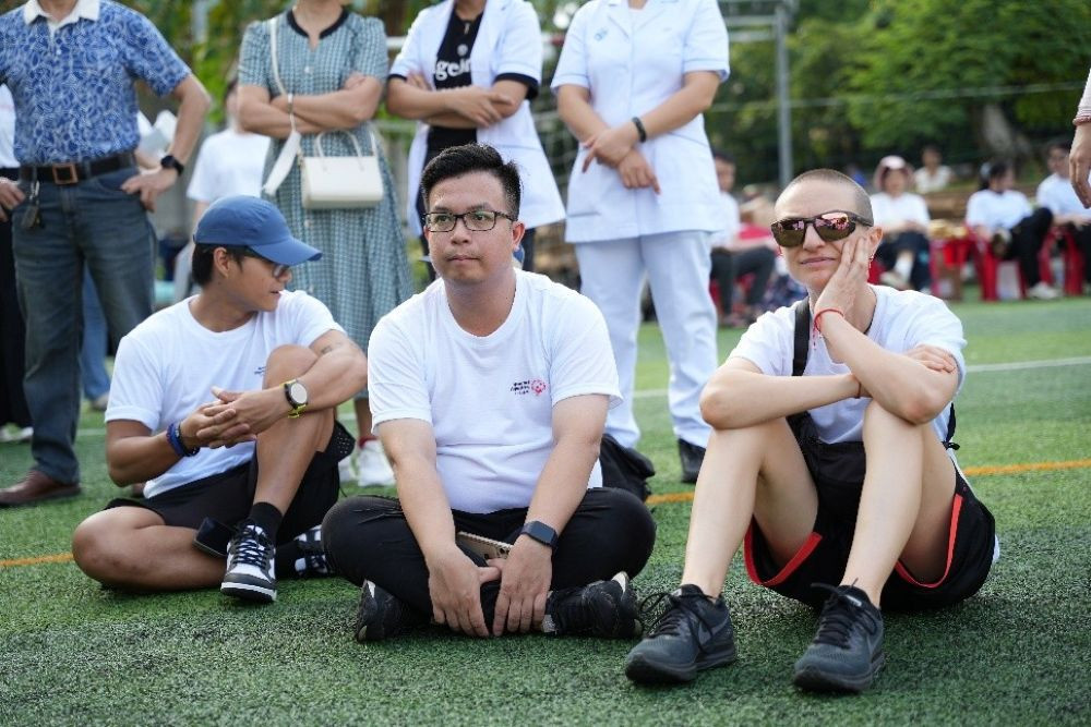 Ông Lê Quang Minh, Trưởng khối thương mại bán lẻ Decathlon Việt Nam (Ngồi ở giữa) (Ảnh: BTC)