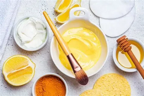 Mix mật ong với những nguyên liệu khác để làm mặt nạ là cách được nhiều người áp dụng (Ảnh minh họa)