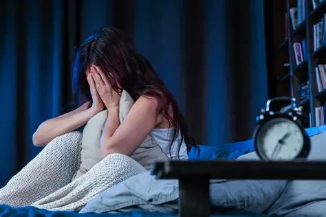 Ngủ không đủ giấc khiến da nhanh chóng lão hóa (Ảnh minh họa)
