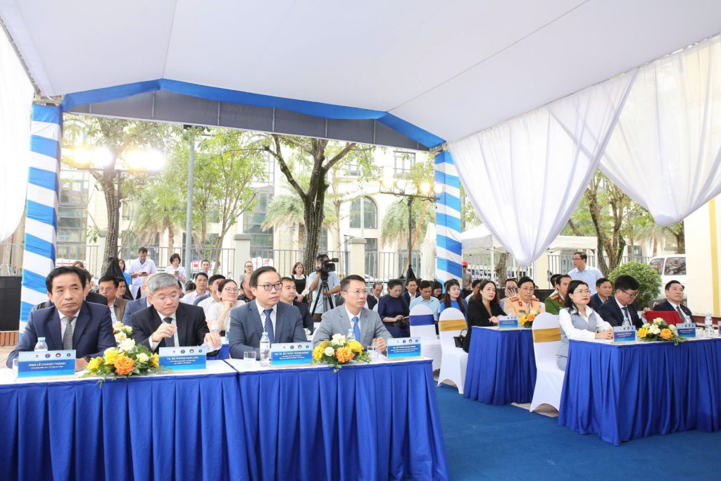 Đoàn đại biểu tham dự ( Ảnh Thu Hoà)