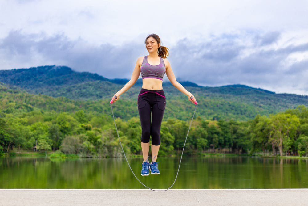 Nhảy dây giúp tăng sự dẻo dai cho cơ thể (Ảnh minh họa)