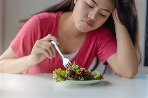 Nên ăn rau đúng và đủ, không nên ăn quá nhiều (Ảnh minh họa)