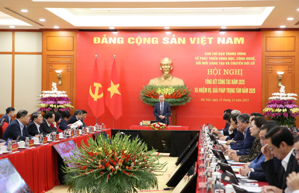Hội nghị được tổ chức theo hình thức trực tiếp kết hợp trực tuyến với các địa phương (Ảnh: VGP/Anh Thơ)