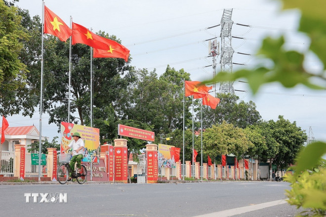 Chương trình nông thôn mới mang đến diện mạo mới cho hạ tầng giao thông nông thôn Thanh Hóa. (Ảnh: Lê Đông/TTXVN)