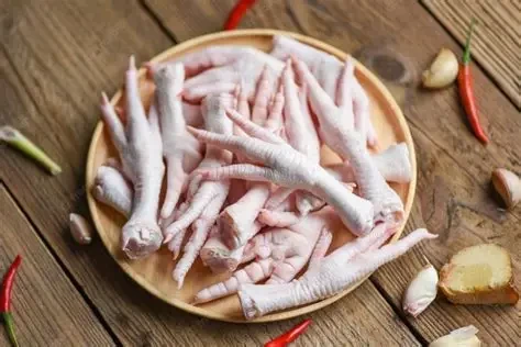 Chân gà chứa lượng dinh dưỡng khá dồi dào (Ảnh minh họa)