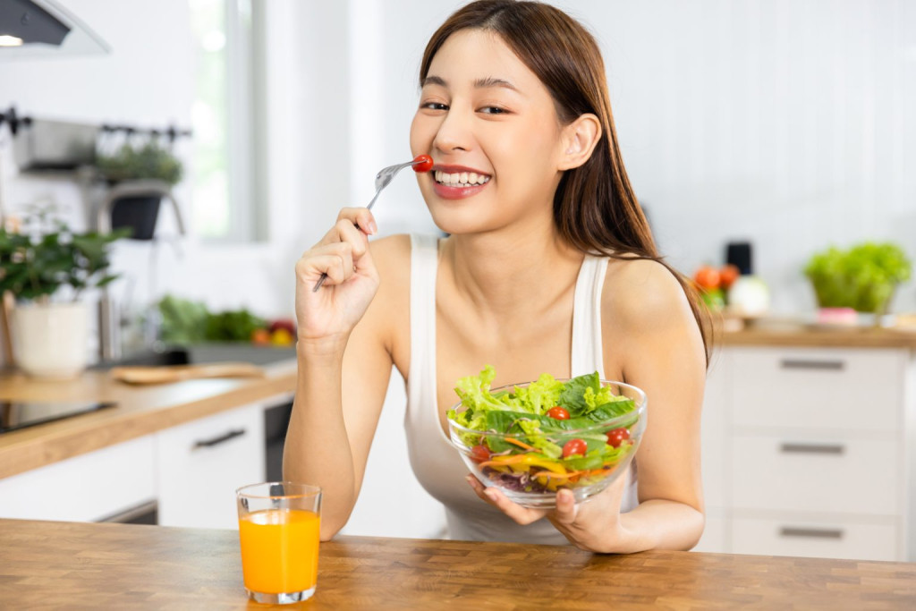 Ăn uống đúng giờ và đủ chất giúp giảm cân ( Ảnh minh họa)