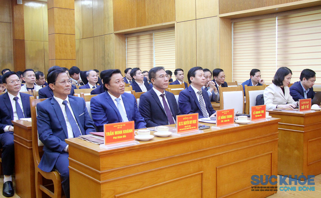 Phó Chủ tịch UBND tỉnh Nguyễn Huy Ngọc và các đại biểu dự hội nghị