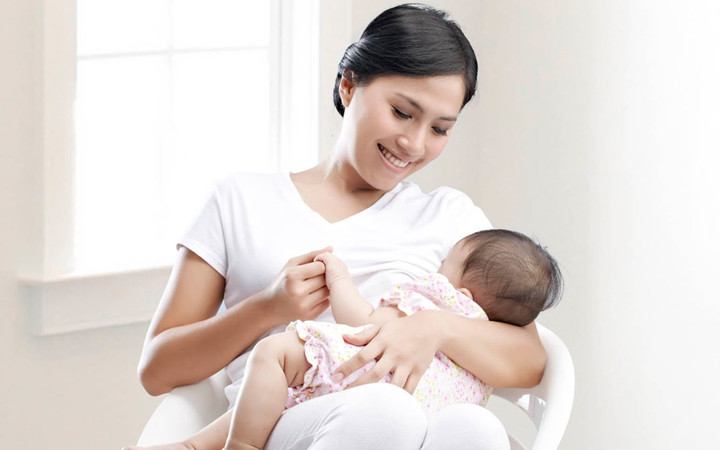 Phụ nữ cho con bú cần ăn đa dạng thực phẩm tốt để lợi sữa (Ảnh minh họa)