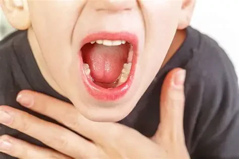 Cần cho trẻ đi khám nếu tình trạng ho kéo dài (Ảnh: Sưu tầm)