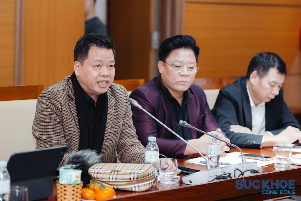NSƯT Đăng Dương chia sẻ với báo chí về tiết mục anh sẽ biểu diễn trong chương trình (Ảnh: BTC)