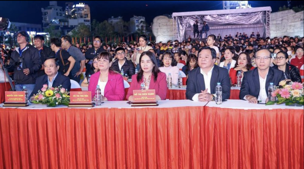 Các đồng chí lãnh đạo tỉnh tham dự chương trình Gia Lai Countdown (Ảnh: Nguyễn Dũng)
