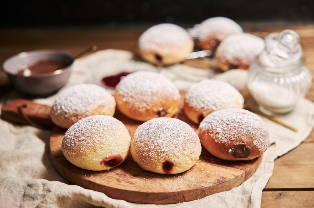 Bánh Berliner với phần nhân 