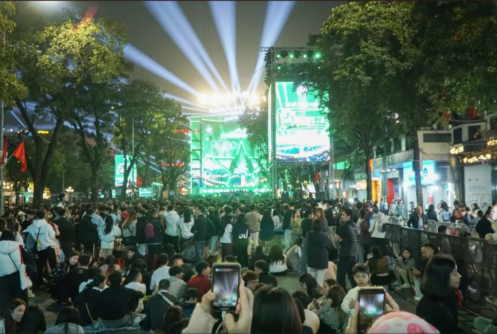 Người dân hân hoan chào đón năm mới 2026 (Ảnh: TL)