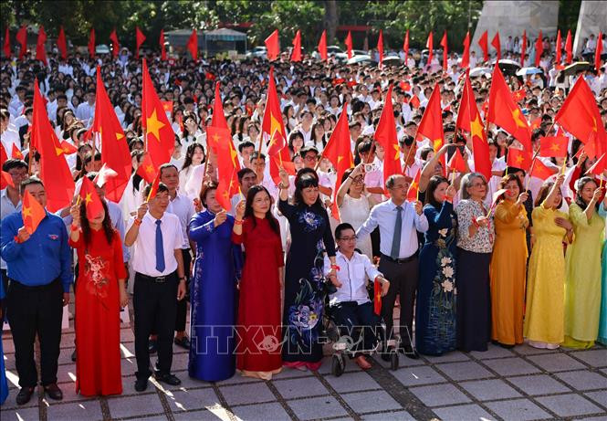 Bộ Chính trị ban hành Nghị quyết số 71-NQ/TW về đột phá phát triển giáo dục và đào tạo, khẳng định giáo dục và đào tạo là nhân tố quyết định tương lai của dân tộc, là động lực then chốt cho sự phát triển bứt phá của đất nước (Ảnh: Thanh Tùng/TTXVN)