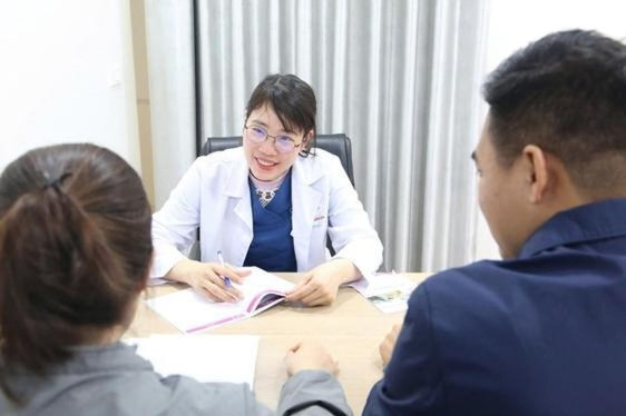 Các bạn trẻ được tư vấn tiền hôn nhân (Ảnh: Ngọc Dung)