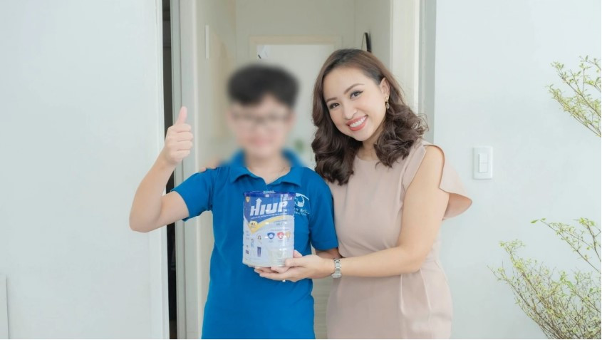 MC Vân Hugo bị phạt 70 triệu đồng do đưa thông tin sai lệch nghiêm trọng, khi khẳng định trẻ em uống Hiup trong 3–6 tháng có thể tăng chiều cao 3–5 cm (Ảnh: TL)