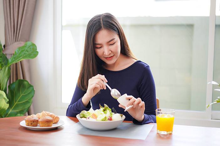 Ức gà áp chảo kết hợp rau củ tươi tạo nên món salad vừa ngon miệng vừa tốt cho sức khỏe. (Ảnh: Sưu tầm)