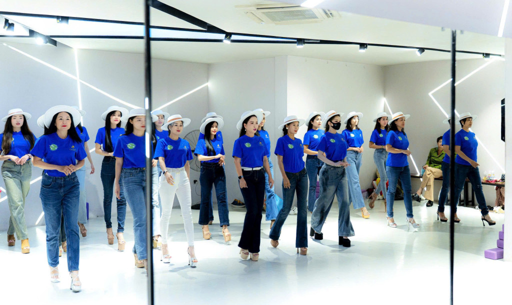 Các thí sinh đang tích cực luyện tập để đem đến những màn trình diễn rực cháy trong các đêm bán kết và chung kết