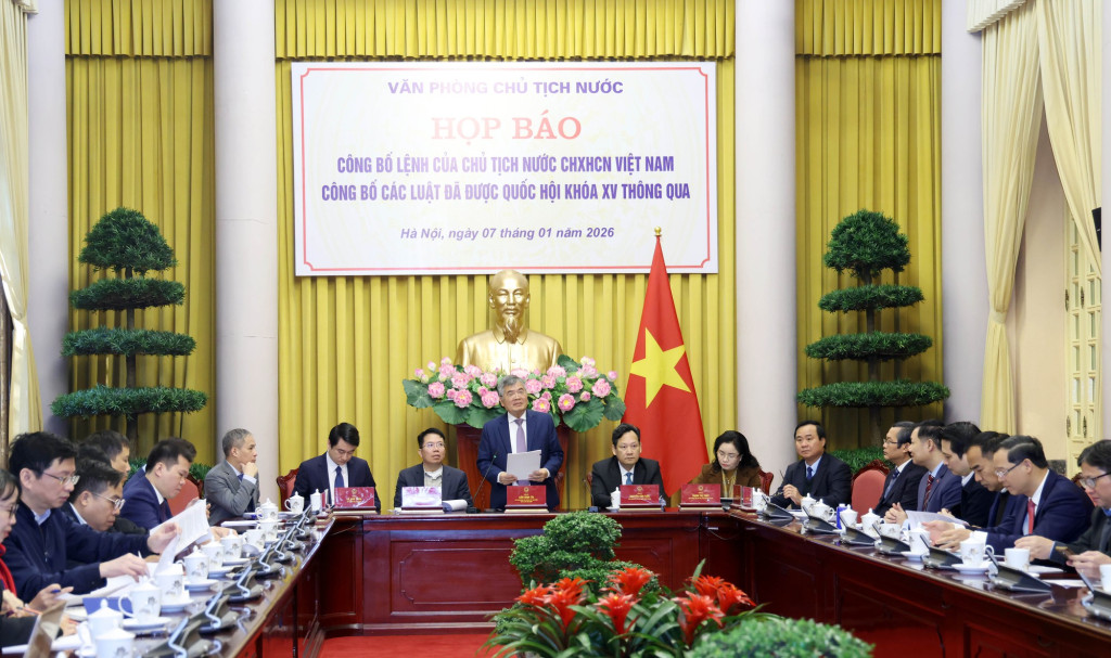 Văn phòng Chủ tịch nước tổ chức họp báo công bố Lệnh của Chủ tịch nước về 12 luật (Ảnh VGP/Đức Tuân)