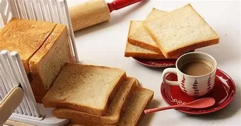 Bữa sáng lành mạnh cần đủ chất xơ, protein và chất béo tốt, thay vì chỉ ăn bánh mì gối giàu natri. (Ảnh: Sưu tầm)