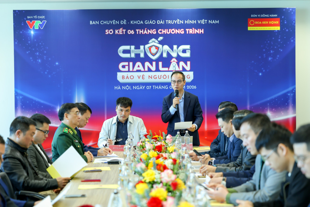 Đại diện Ban Chuyên đề khoa giáo, Đài truyền hình Việt Nam chia sẻ tại buổi lễ (Ảnh: Vũ Phong)