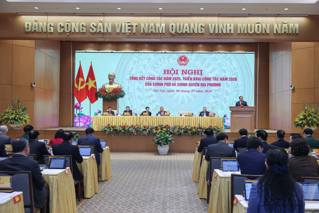 Thủ tướng đề nghị các đại biểu phát biểu ngắn gọn, đi thẳng vào vấn đề và góp ý trực tiếp vào các dự thảo Nghị quyết 01 và 02 năm 2026 của Chính phủ (Ảnh: VGP/Nhật Bắc)