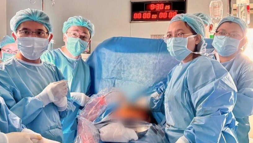 Ê-kíp bác sĩ thực hiện ca can thiệp tim bào thai lần thứ 13 (Ảnh: BVCC)