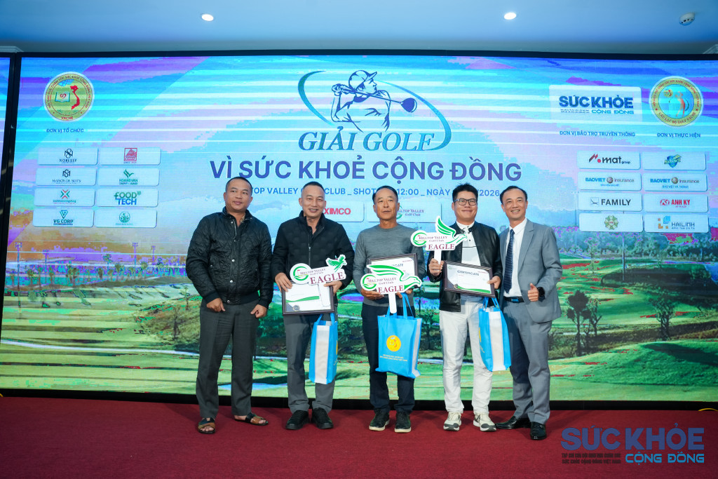 Trao giải cho các golfler đạt giải Best Gross