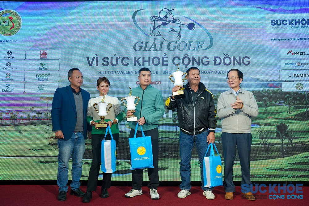 Ông Lê Đình Tiến - Phó Chủ tịch Thường trực Hội VACHE và ông 