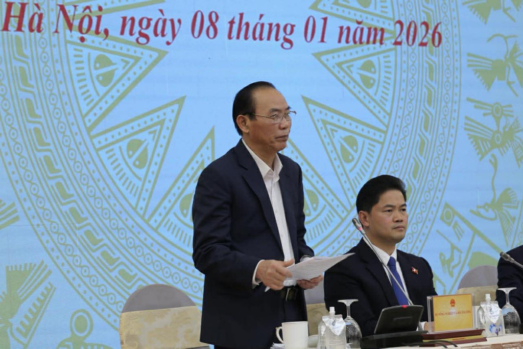 Thứ trưởng Bộ Nông nghiệp và Môi trường Phùng Đức Tiến thông tin về các giải pháp cấp bách trước mắt và lâu dài nhằm hạn chế tình trạng ô nhiễm không khí (Ảnh: VGP/Minh Khôi)