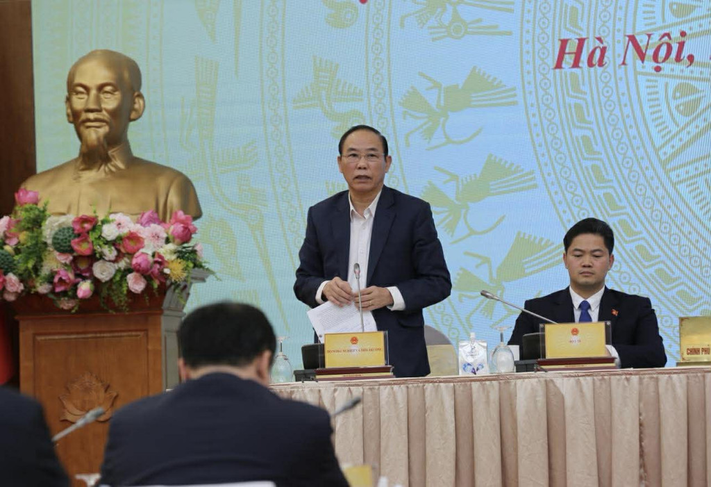 Thứ trưởng Bộ Nông nghiệp và Môi trường Phùng Đức Tiến trả lời câu hỏi của báo chí về công tác an sinh xã hội - Ảnh: VGP/Minh Khôi