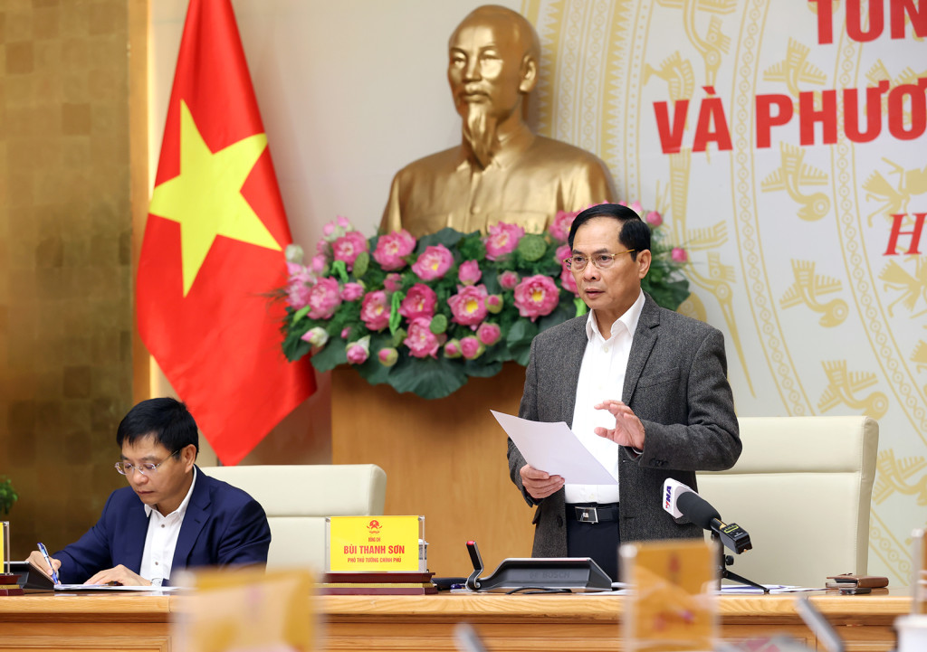 Phó Thủ tướng yêu cầu các bộ, ngành, địa phương phải xác định công tác chống buôn lậu, gian lận thương mại, hàng giả là nhiệm vụ trọng tâm, ưu tiên hàng đầu, lâu dài, thường xuyên liên tục (Ảnh: VGP/Hải Minh)