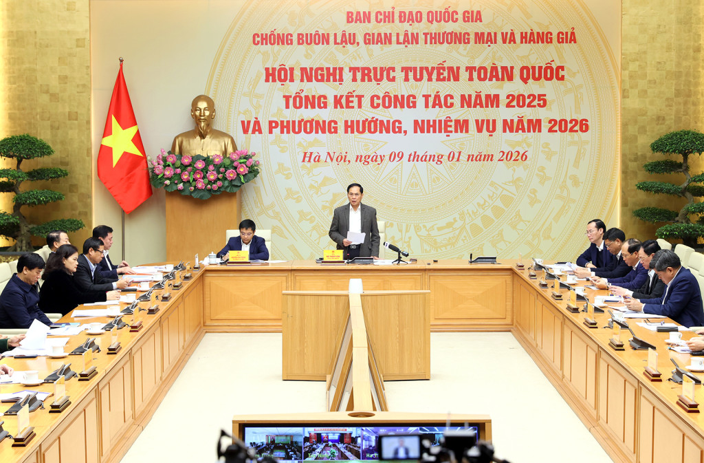 Phó Thủ tướng yêu cầu phải xử lý nghiêm cán bộ, công chức có hành vi thiếu trách nhiệm trong lãnh đạo, chỉ đạo, quản lý, tiếp tay, bao che vi phạm - Ảnh: VGP/Hải Minh