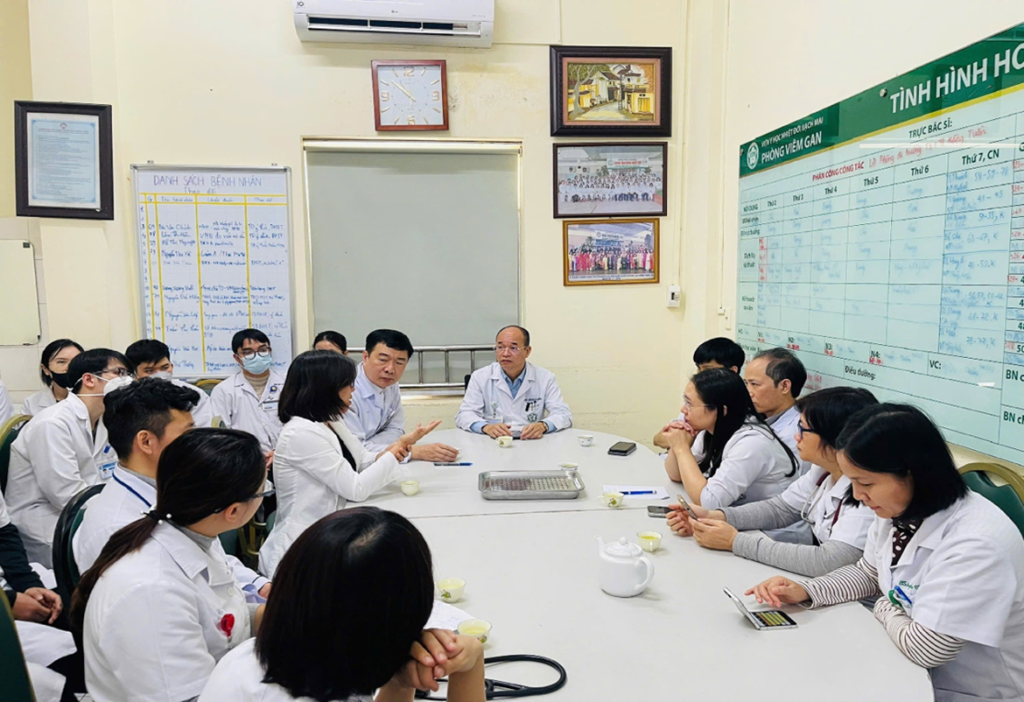 Liên tiếp các cuộc hội chẩn liên chuyên khoa với nhiều chuyên gia tham gia (Ảnh: BVCC)