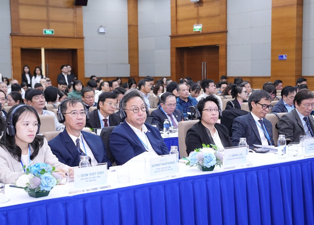 Các chuyên gia tham gia hội nghị