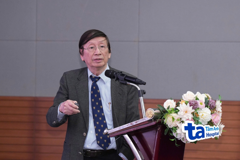 GS.TS Phạm Gia Khánh, Chủ tịch Hội Ghép tạng Việt Nam phát biểu tại hội nghị