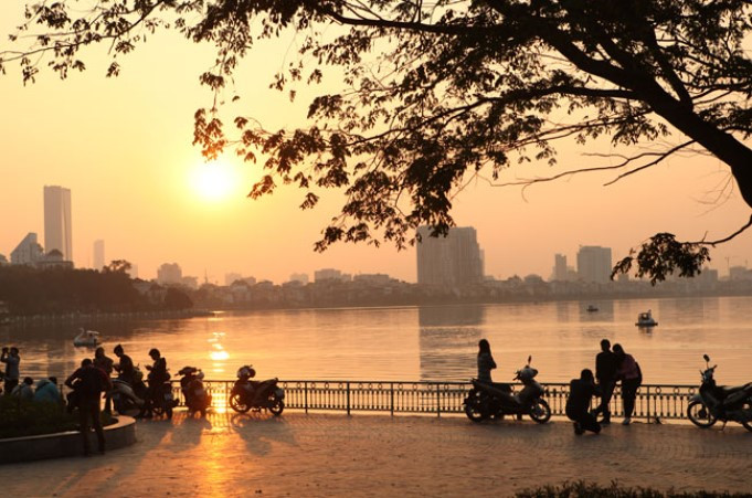 TP. Hà Nội sáng sớm có sương mù nhẹ, ngày nắng (Ảnh: TL)