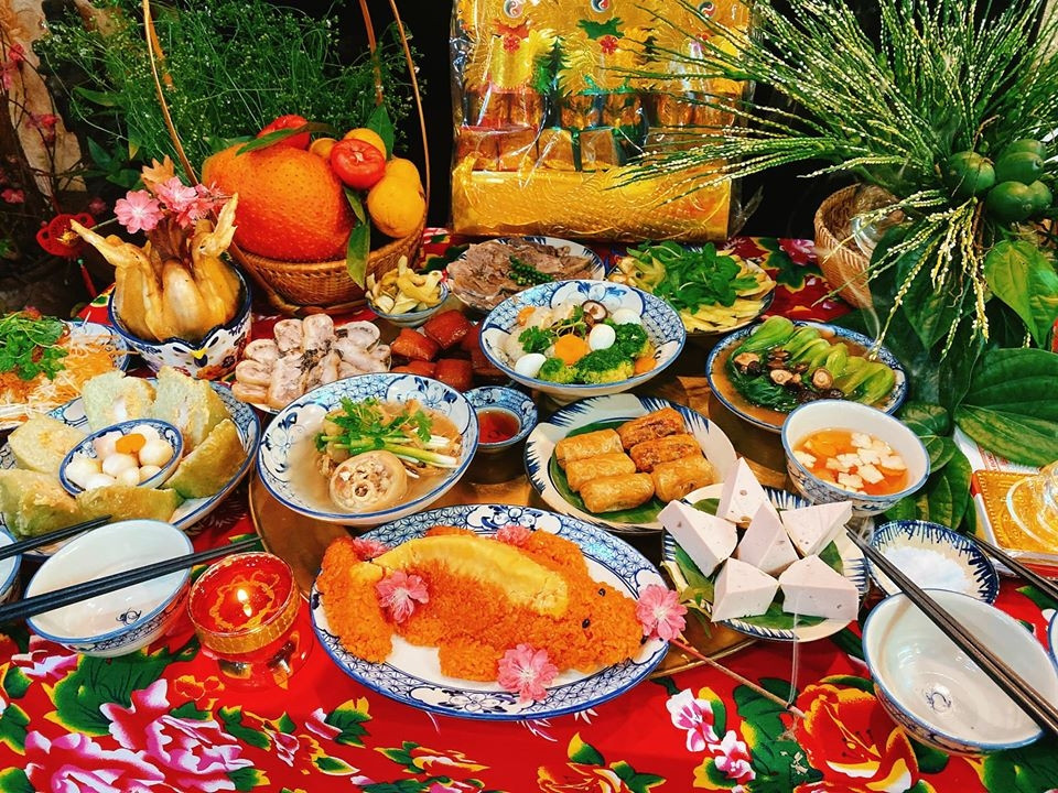 Các món chiên rán, cay nóng, nhiều dầu mỡ trong dịp Tết có thể khiến tình trạng đau dạ dày trở nên nghiêm trọng hơn. (Ảnh: Sưu tầm)