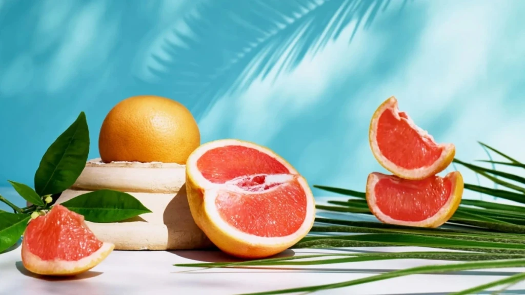 Nên ăn bưởi trước bữa ăn sáng hoặc trưa từ 20-30 phút (Ảnh: Sưu tầm)