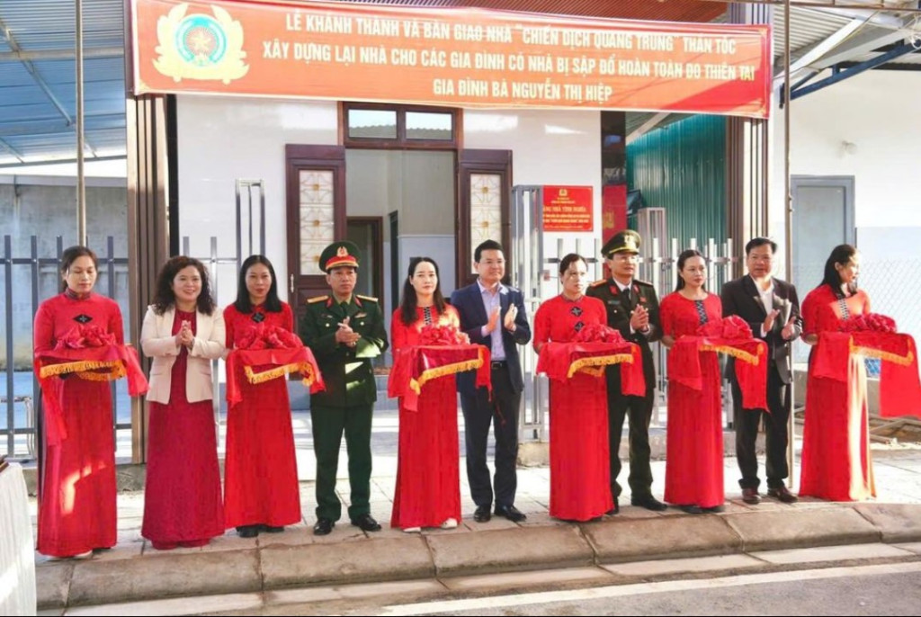 Sau hơn 30 ngày triển khai, TP Huế hoàn thành sửa chữa 40 căn nhà bị hư hỏng và xây dựng mới 5 căn nhà tại các xã Lộc An (2 nhà) và Khe Tre (3 nhà). 