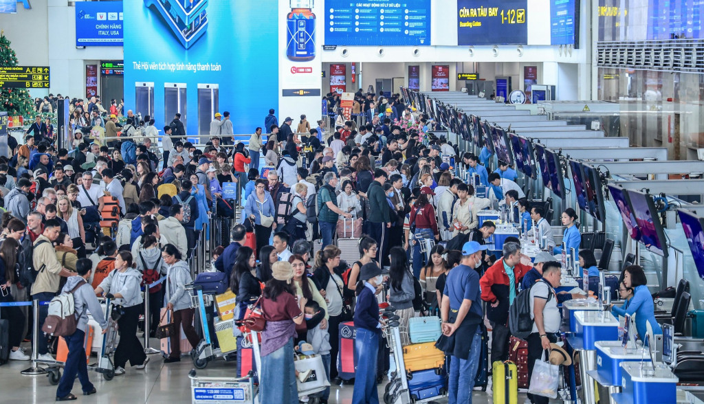 Triển khai hiệu quả các giải pháp kiềm chế, kéo giảm tai nạn giao thông; tổ chức giao thông hợp lý nhằm hạn chế ùn tắc tại các đầu mối giao thông lớn như nhà ga, sân bay, bến xe, cảng biển, bến thủy nội địa và khu vực tổ chức lễ hội xuân (Ảnh: TL)