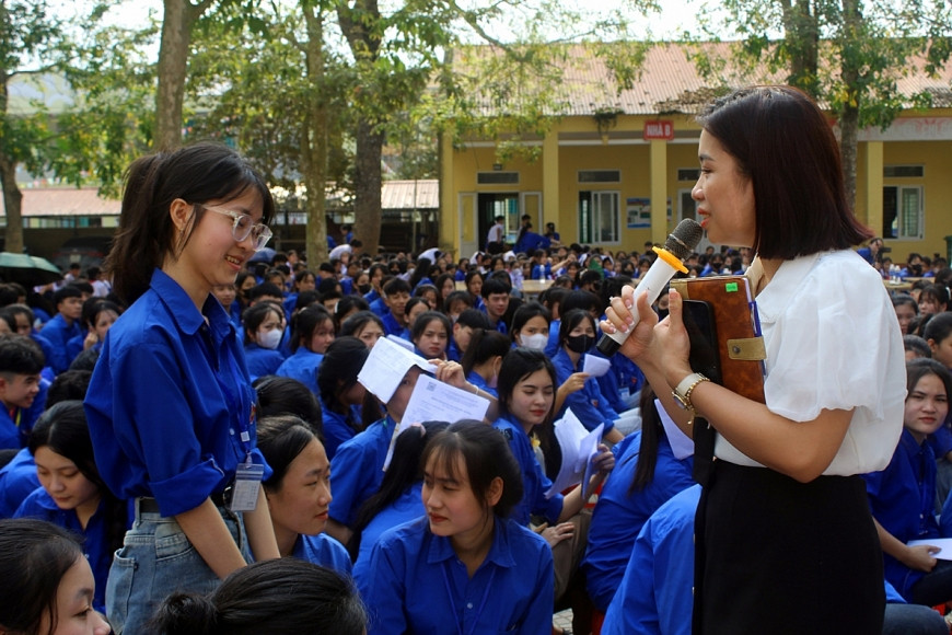 Hoạt động tư vấn hướng nghiệp cho học sinh Trường THCS&THPT Như Thanh (Ảnh: Lường Toán)
