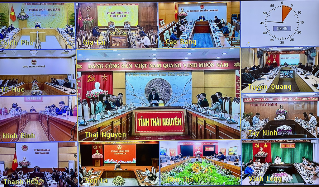 Phiên họp được tổ chức trực tiếp tại Trụ sở Chính phủ, kết nối trực tuyến với điểm cầu 34 tỉnh, thành phố (Ảnh: VGP/Nhật Bắc)