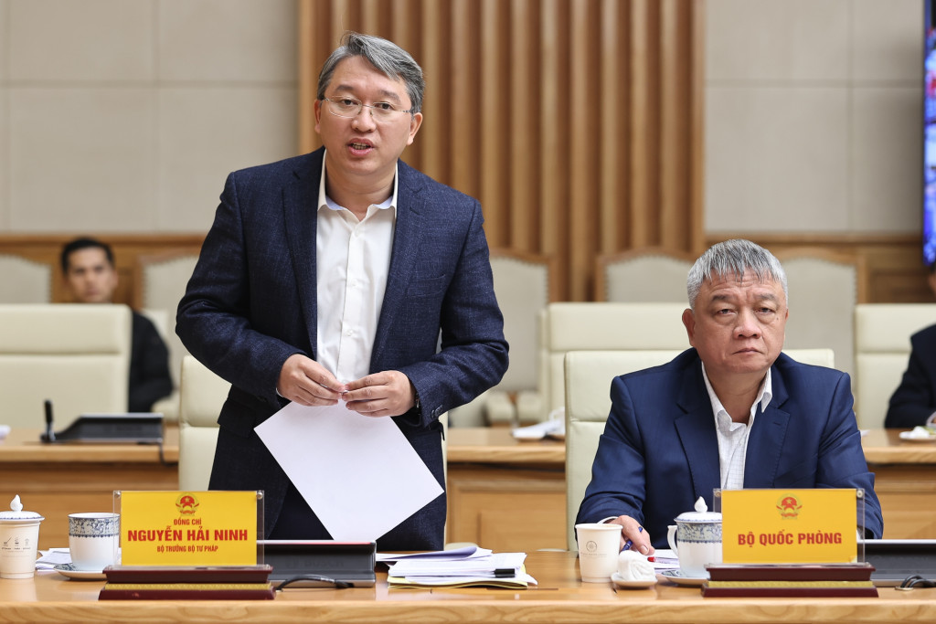 Bộ trưởng Bộ Tư pháp Nguyễn Hải Ninh phát biểu tại Phiên họp (Ảnh: VGP/Nhật Bắc)