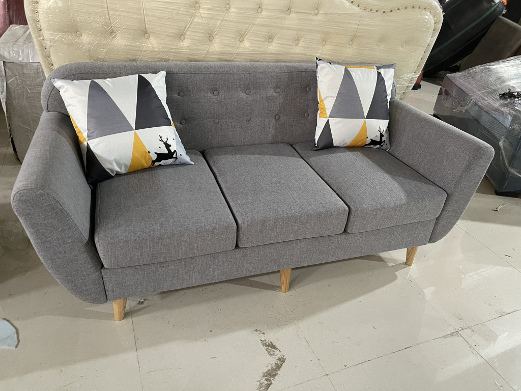Sofa nỉ nên được vệ sinh bằng giấm (Ảnh: Sưu tầm)