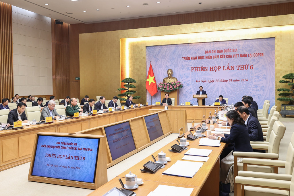 Thủ tướng yêu cầu sớm triển khai thí điểm phân bổ hạn ngạch phát thải và thực hiện Đóng góp do quốc gia tự quyết định NDC (Ảnh: VGP/Nhật Bắc)